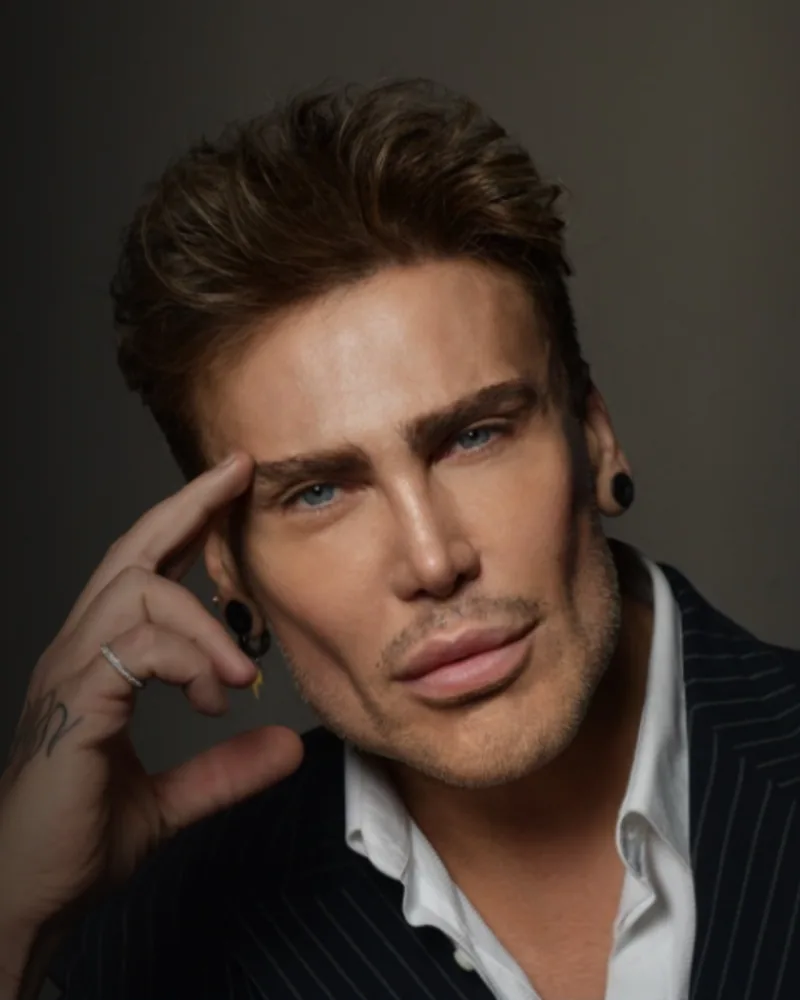Neven Ciganović, modni stylist i društveni kroničar